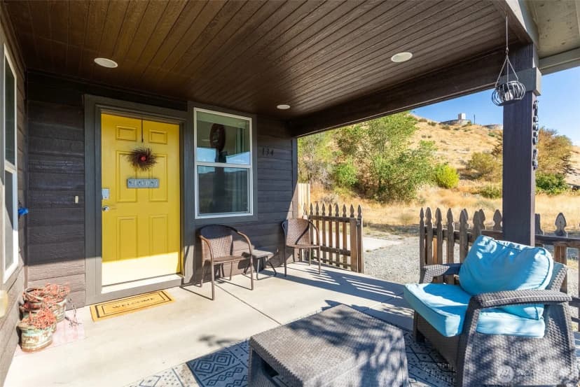 Property photo for 134 Ives Street, Pateros photo 3
