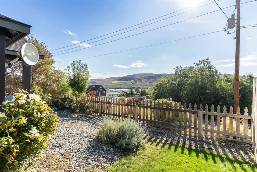 Property photo for 134 Ives Street, Pateros photo 4