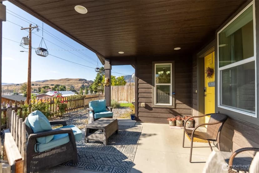 Property photo for 134 Ives Street, Pateros photo 2
