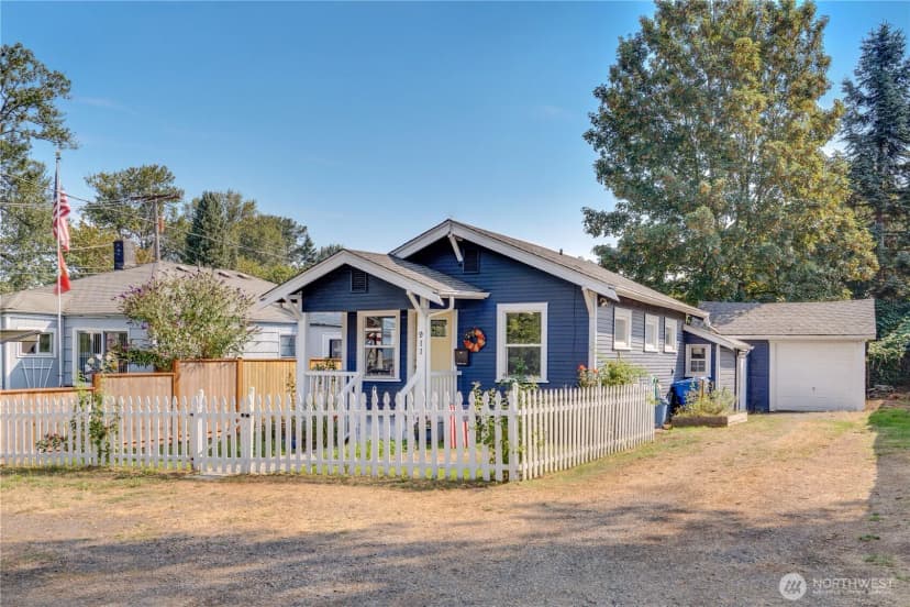 Property photo for 911 Hunt Avenue S, Sumner photo 2