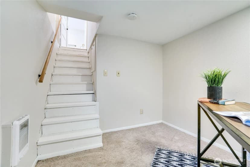 Property photo for 911 Hunt Avenue S, Sumner photo 18