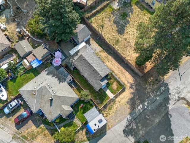 Property photo for 911 Hunt Avenue S, Sumner photo 3