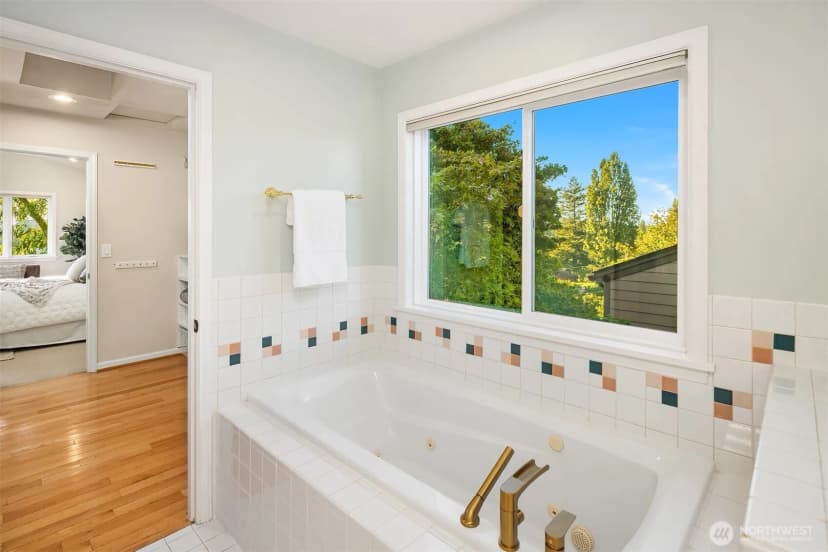 Property photo for 2009 30th Avenue W, Seattle photo 24