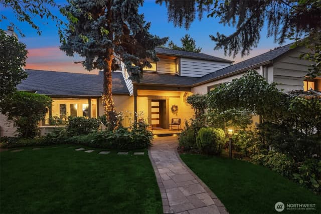 Property photo for 2009 30th Avenue W, Seattle
