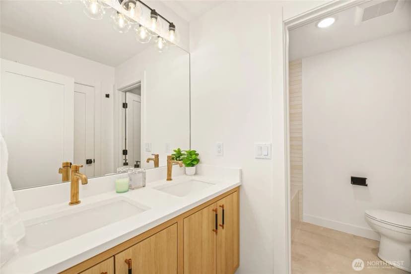Property photo for 8105 18th Avenue Sw, Seattle photo 24