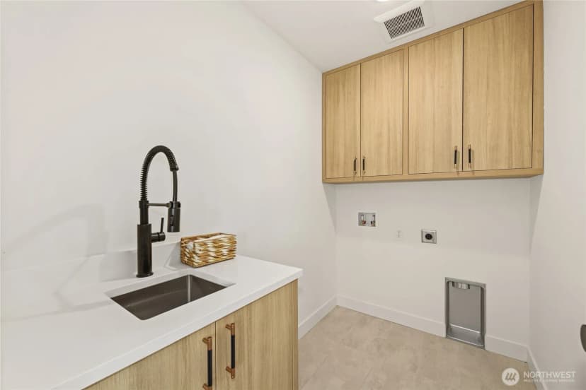 Property photo for 8105 18th Avenue Sw, Seattle photo 26