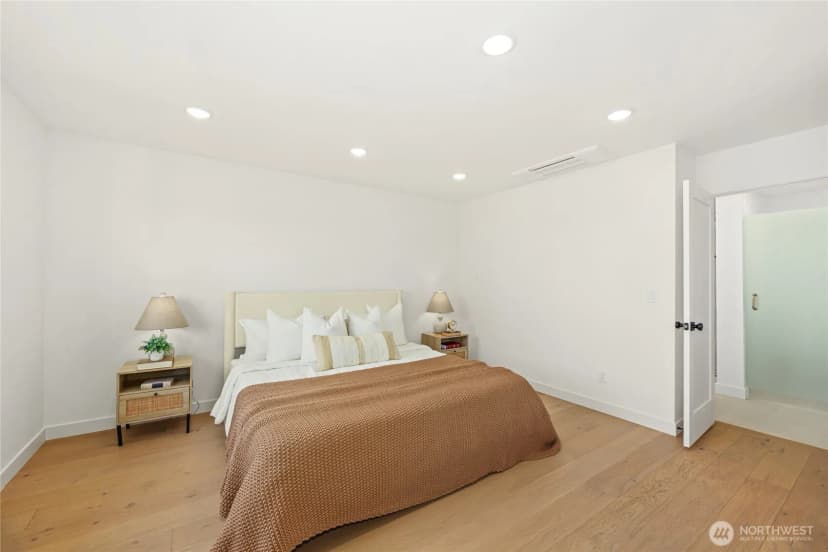 Property photo for 8105 18th Avenue Sw, Seattle photo 16