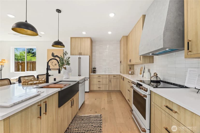 Property photo for 8105 18th Avenue Sw, Seattle photo 4