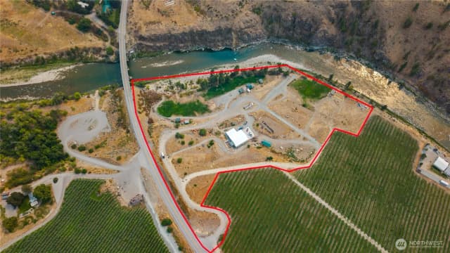 Property photo for 385 Highway 153, Pateros photo 4
