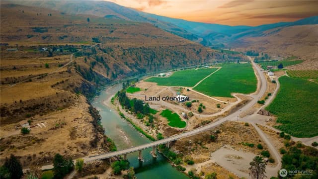 Property photo for 385 Highway 153, Pateros