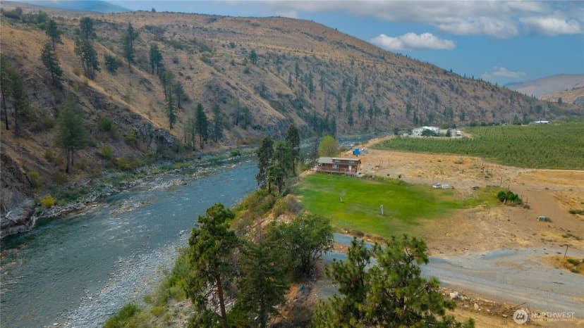 Property photo for 385 Highway 153, Pateros photo 6