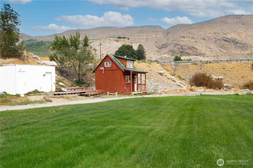 Property photo for 385 Highway 153, Pateros photo 18