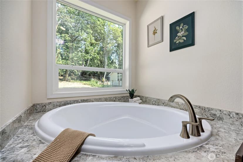 Property photo for 21284 Howard Avenue, Kingston photo 14