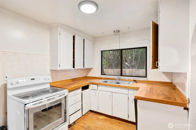 Property photo for 2311 N 88th Street, Seattle photo 3