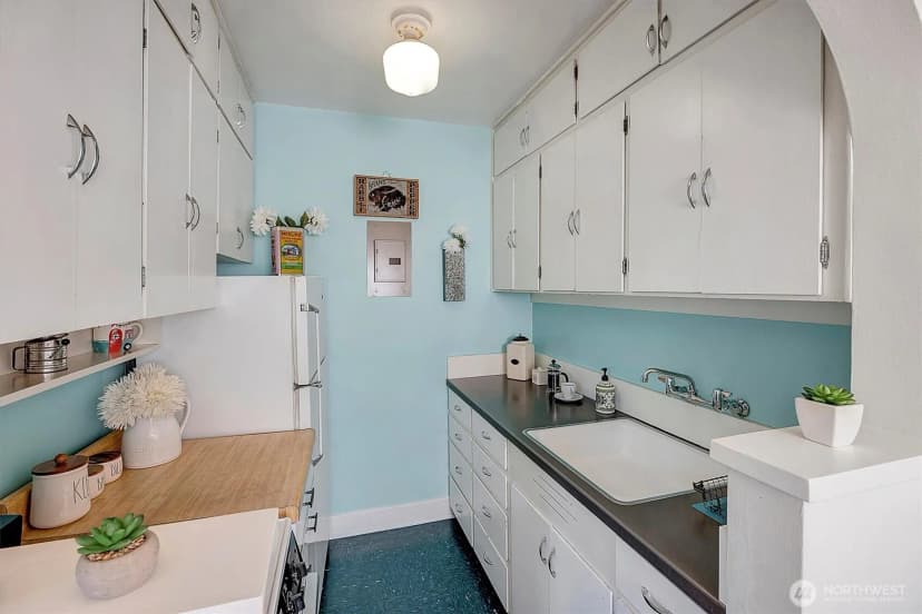 Property photo for 1605 E Olive Street #303, Seattle photo 16