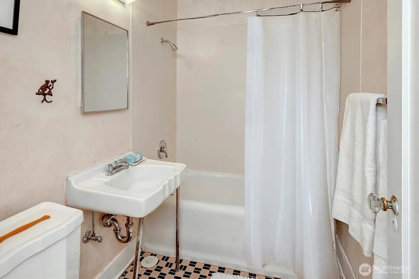 Property photo for 1605 E Olive Street #303, Seattle photo 21