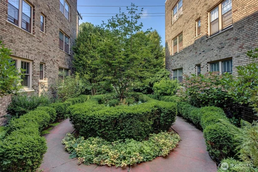 Property photo for 1605 E Olive Street #303, Seattle photo 31