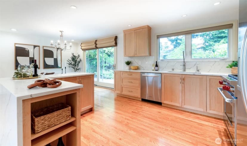 Property photo for 17134 Ne 8th Place, Bellevue photo 14