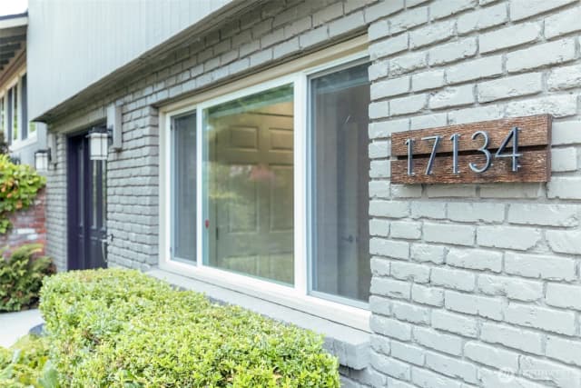 Property photo for 17134 Ne 8th Place, Bellevue photo 3