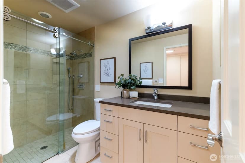 Property photo for 17134 Ne 8th Place, Bellevue photo 19