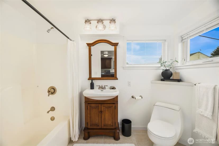 Property photo for 405 Sw 139th Street, Burien photo 23