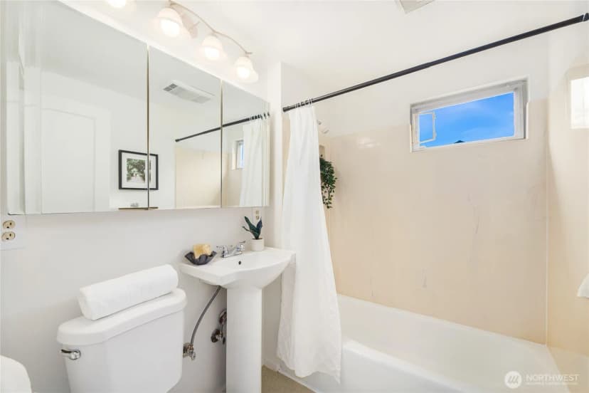 Property photo for 405 Sw 139th Street, Burien photo 11