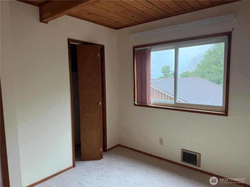 Property photo for 33408 J Place, Ocean Park photo 12