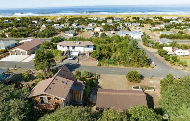 Property photo for 33408 J Place, Ocean Park photo 3