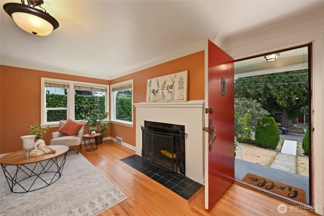 Property photo for 10723 23rd Avenue Ne, Seattle photo 3