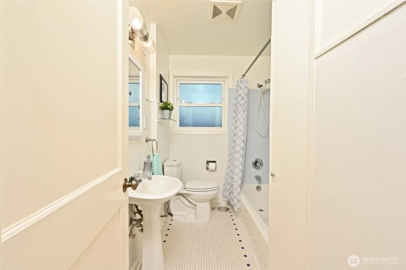 Property photo for 10723 23rd Avenue Ne, Seattle photo 19