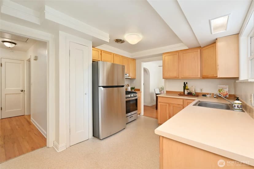 Property photo for 10723 23rd Avenue Ne, Seattle photo 9