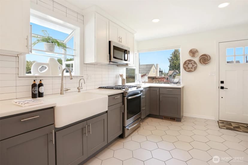 Property photo for 8056 28th Avenue Nw, Seattle photo 10