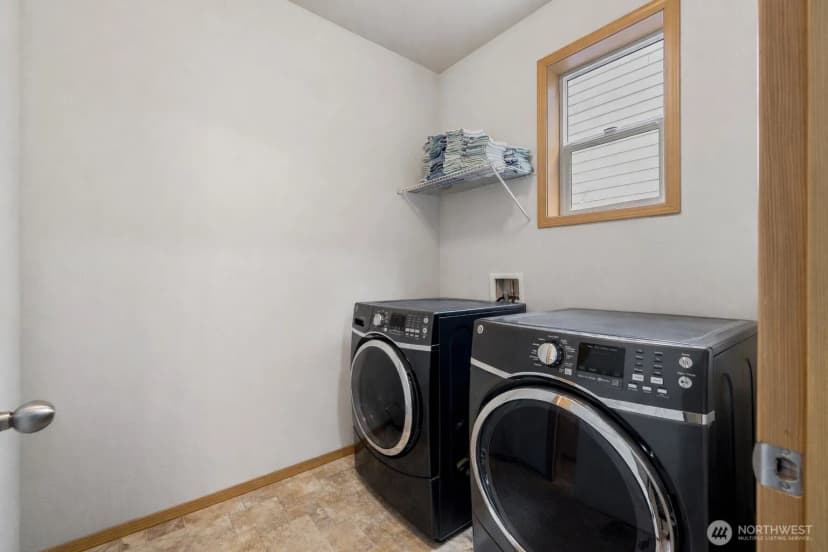 Property photo for 1537 E Gateway Heights Loop, Sedro Woolley photo 9