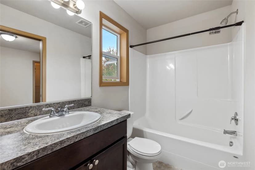 Property photo for 1537 E Gateway Heights Loop, Sedro Woolley photo 13