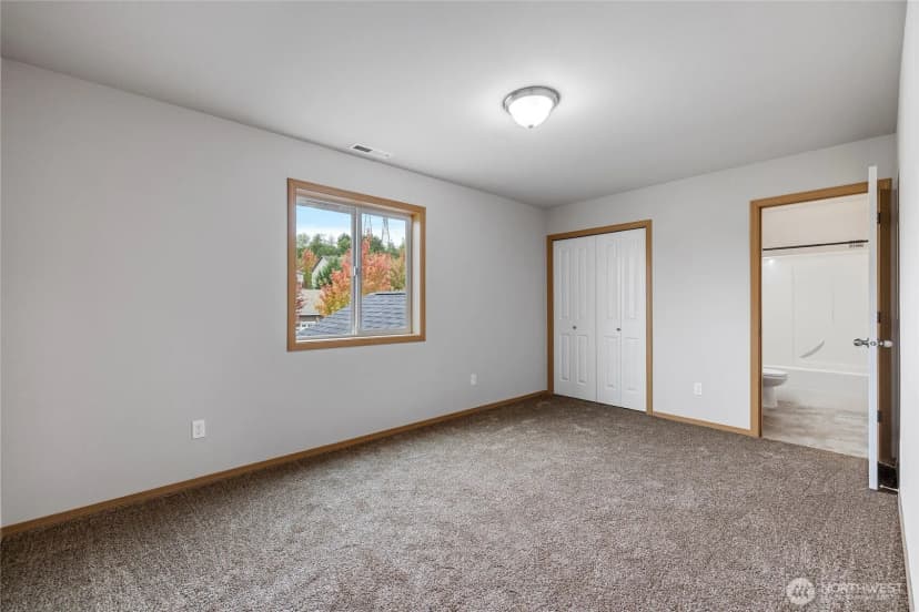 Property photo for 1537 E Gateway Heights Loop, Sedro Woolley photo 14
