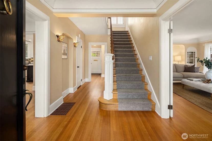 Property photo for 3333 Cascadia Avenue S, Seattle photo 6