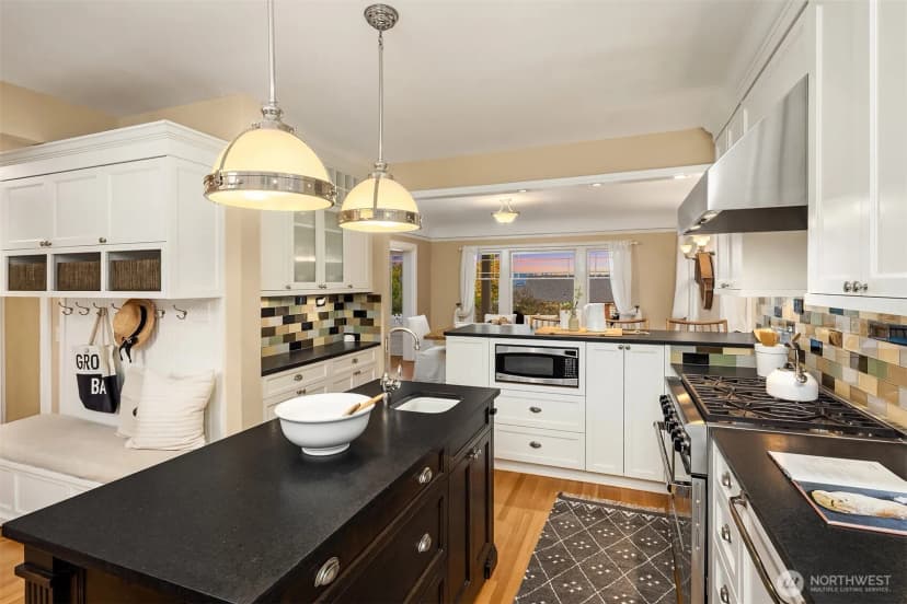 Property photo for 3333 Cascadia Avenue S, Seattle photo 17