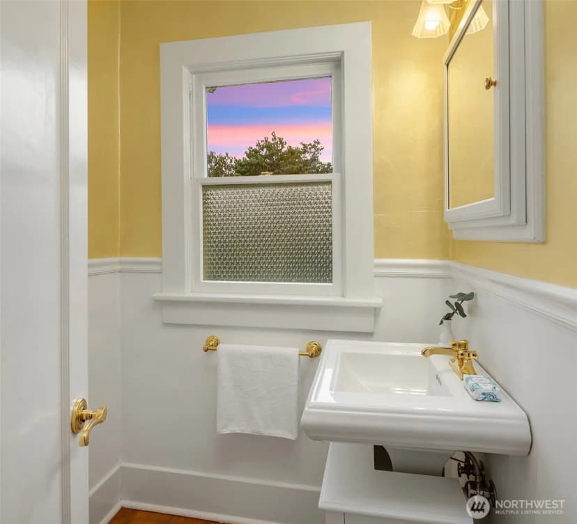 Property photo for 3333 Cascadia Avenue S, Seattle photo 24