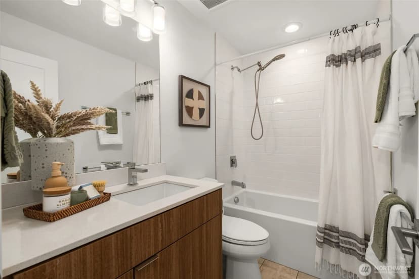 Property photo for 6454 Ne 181st Street #102, Kenmore photo 13
