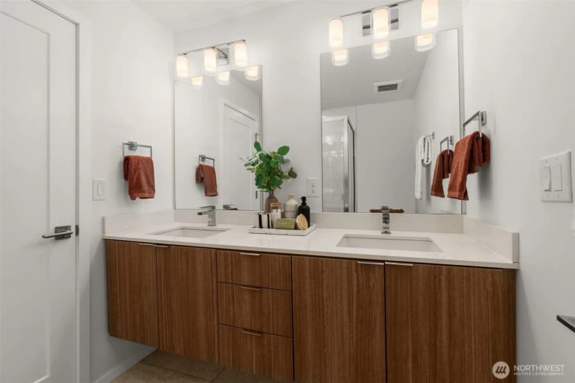 Property photo for 6454 Ne 181st Street #102, Kenmore photo 17