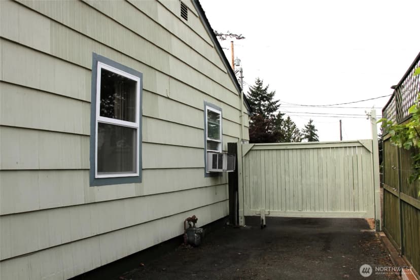 Property photo for 6439 S Clement Avenue, Tacoma photo 3