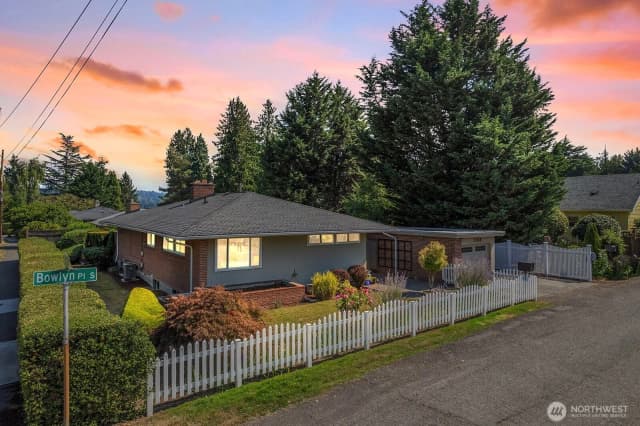 Property photo for 7302 Bowlyn Place S, Seattle