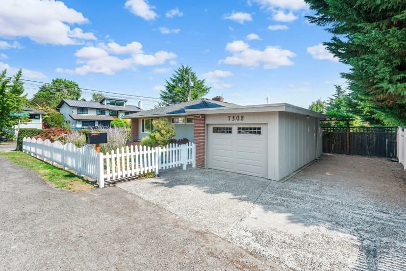 Property photo for 7302 Bowlyn Place S, Seattle photo 34