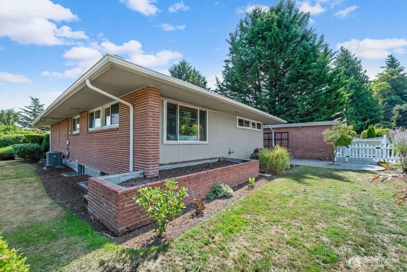 Property photo for 7302 Bowlyn Place S, Seattle photo 5