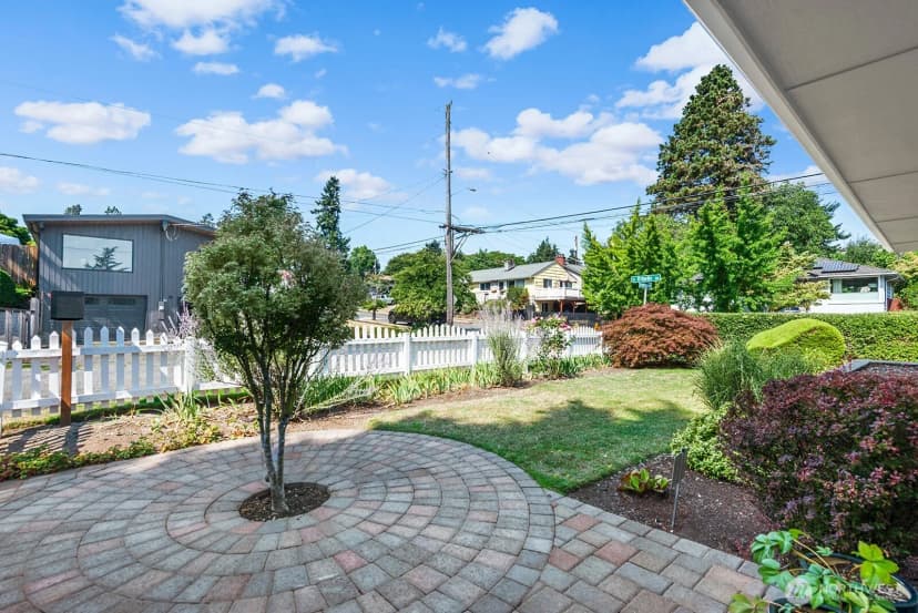 Property photo for 7302 Bowlyn Place S, Seattle photo 6