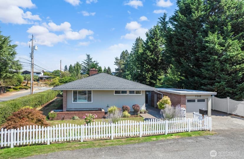 Property photo for 7302 Bowlyn Place S, Seattle photo 35