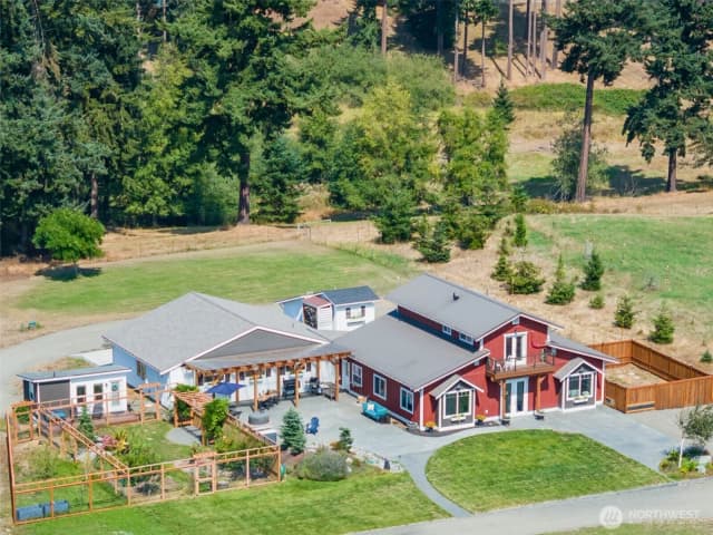 Property photo for 135 Edgington Drive, Sequim photo 2