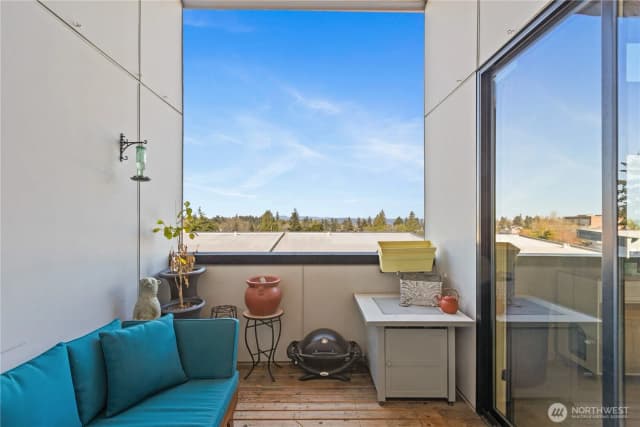 Property photo for 3219 California Avenue Sw #a, Seattle