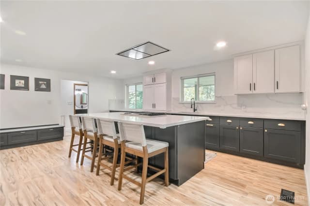 Property photo for 6902 Mount Tacoma Drive Sw, Lakewood photo 5