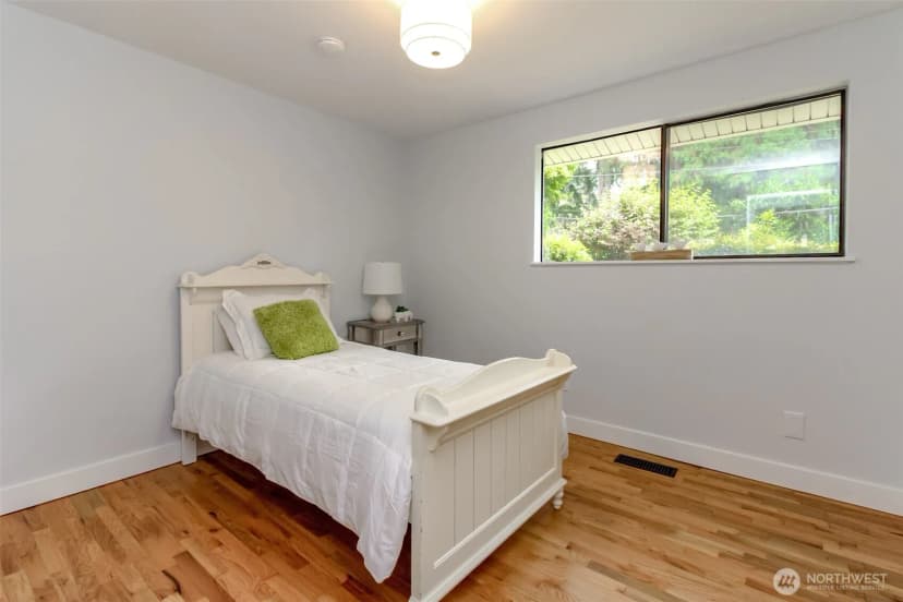 Property photo for 9611 112th Street Sw, Lakewood photo 16